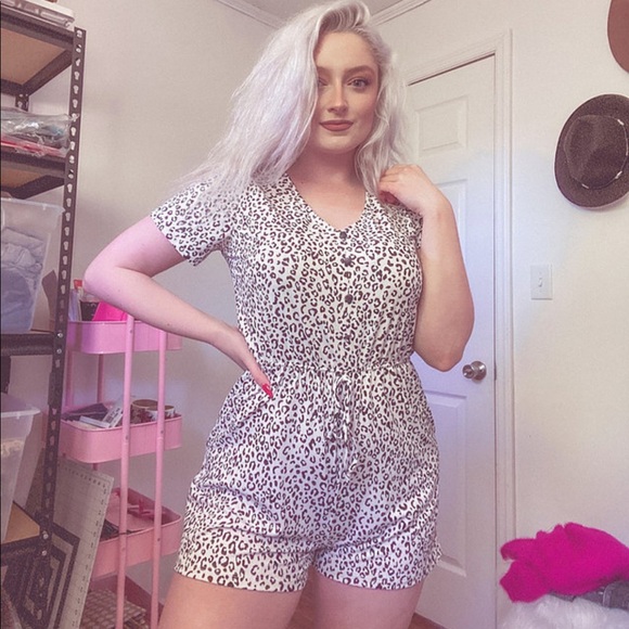Leopard Print Romper - Picture 4 of 5